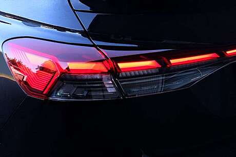 KUFATEC 46463 Complete set LED rear lights with dynamic flashing light for Audi Q4 F4 